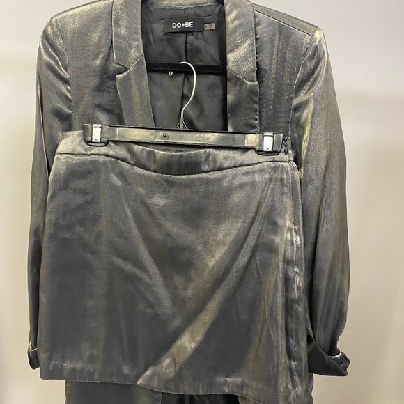 METALLIC 2 PIECE BLAZER & SKIRT SET - Picture 1 of 4